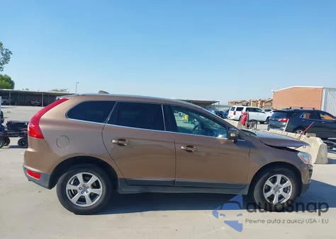 2011 Volvo Xc60 3.2/3.2 R-Design z USA, uszkodzony, nr VIN YV4952DL4B2208895